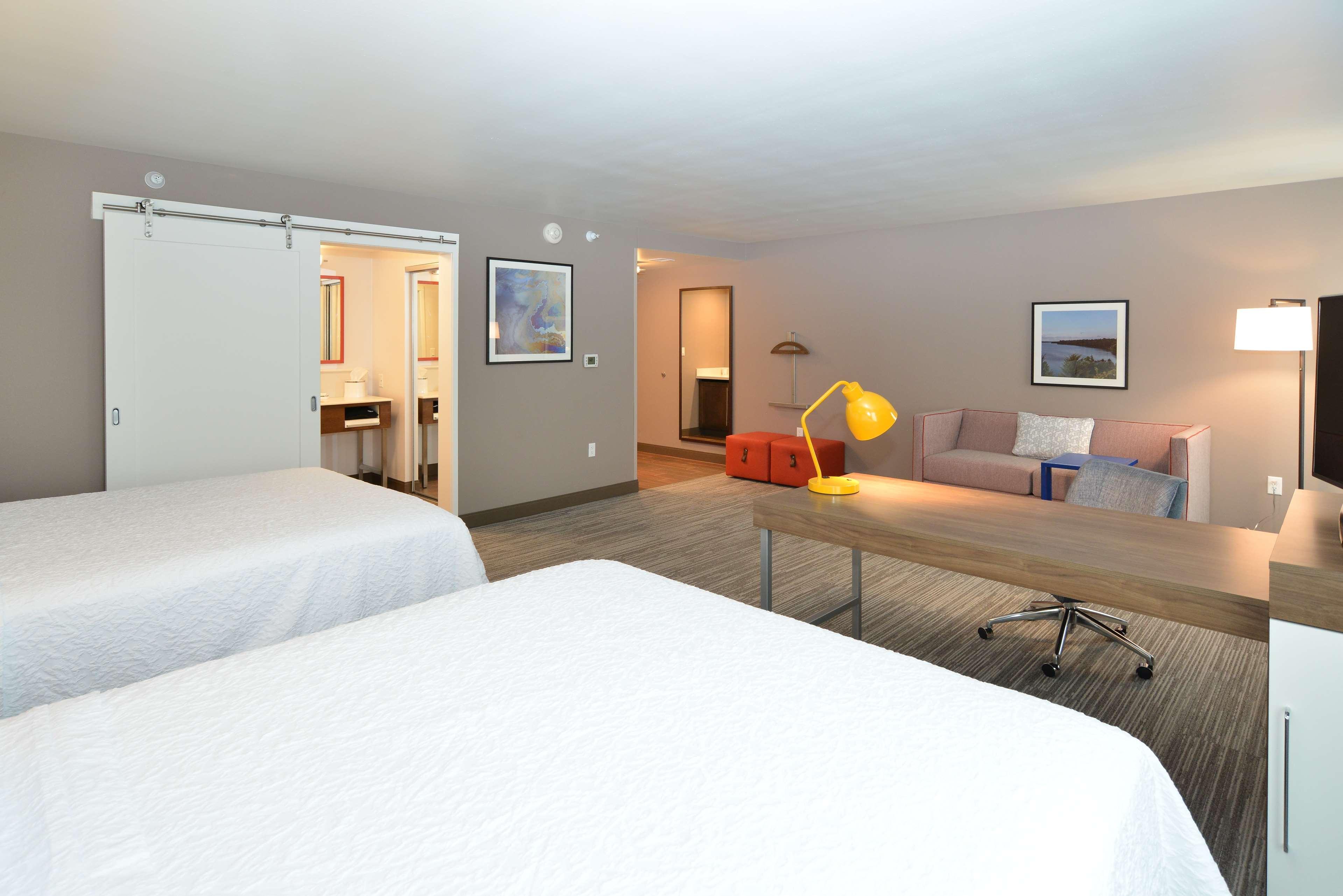 Hampton Inn & Suites Menomonie-Uw Stout Экстерьер фото