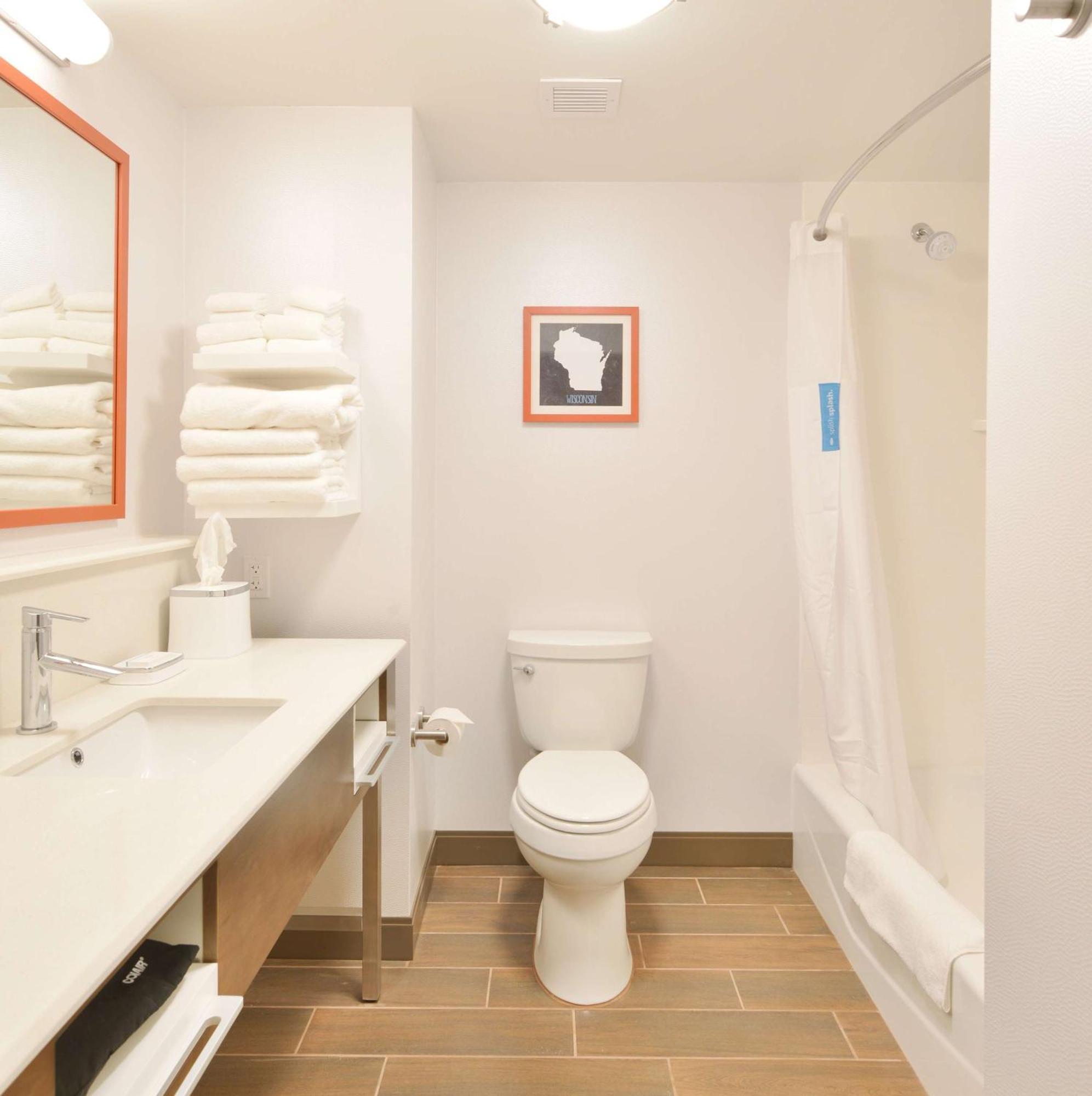 Hampton Inn & Suites Menomonie-Uw Stout Экстерьер фото